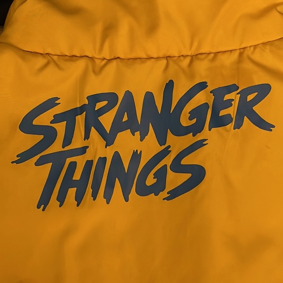 Stranger Things Insulated Vest Size Medium - Picture 4 of 6